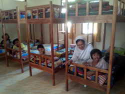 Sister Yofina and the kids in her care at Kefamenanu